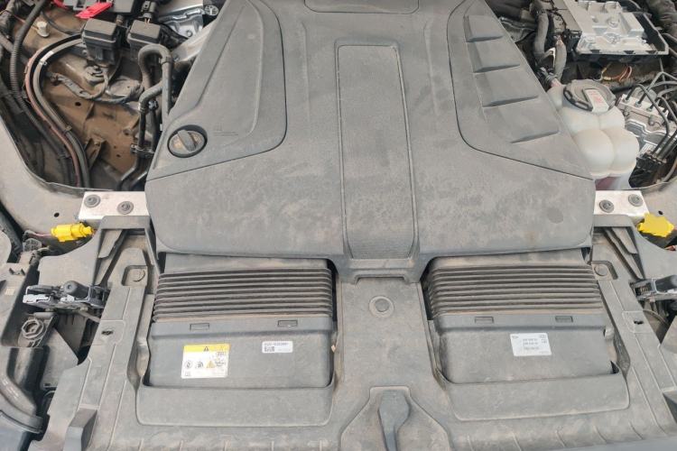 Used Audi Q7  Engine Bay