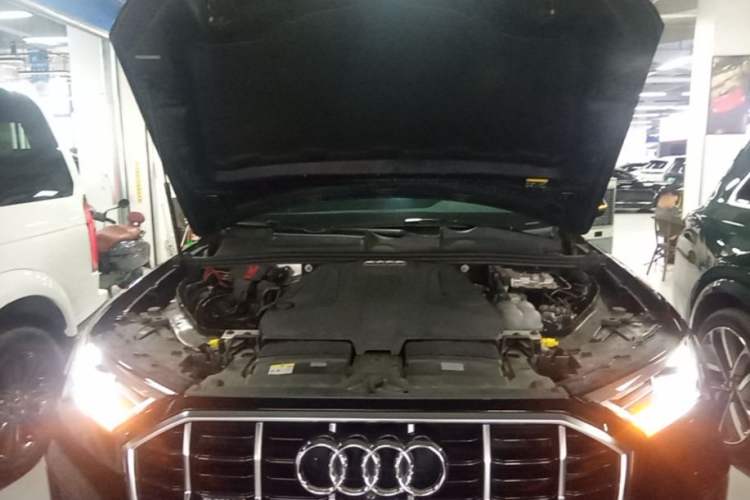 Used Audi Q7 2023 45 TFSI quattro S line Sport model Engine Bay