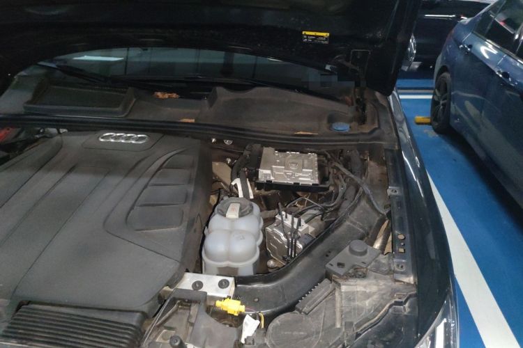 Used Audi Q7 2023 45 TFSI quattro S line Sport model Engine Bay Left