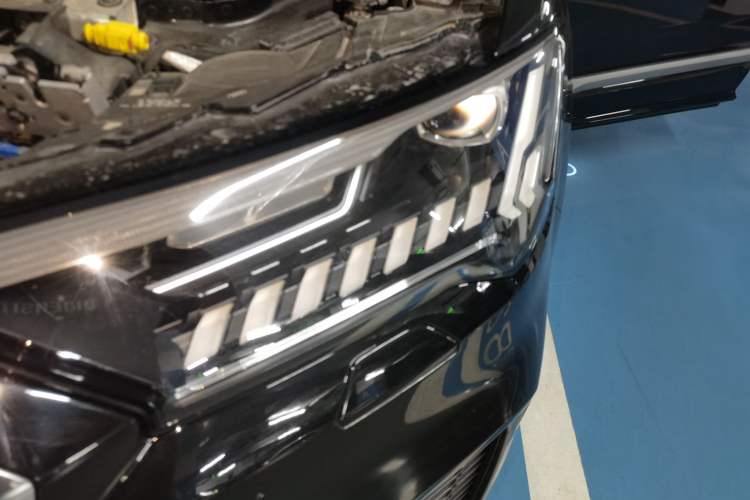 Used Audi Q7 2023 55 TFSI quattro S line Sport Edition Engine Bay Left