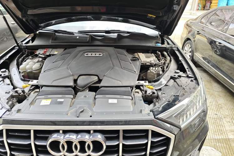 Used Audi Q7 2023 55 TFSI quattro S line Sport Edition Engine Bay Left