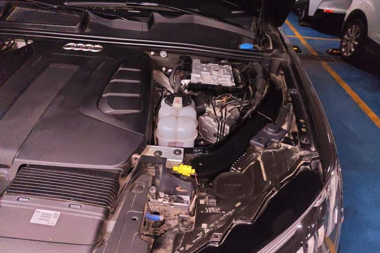 Used Audi Q7 2023 45 TFSI quattro S line Sport model Engine Bay Left