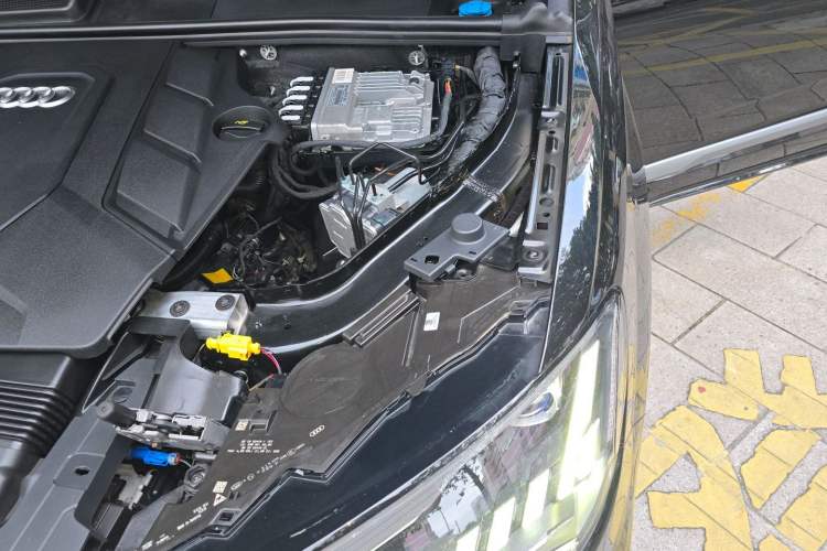 Used Audi Q7 2023 55 TFSI quattro S line Sport Edition Engine Bay Left
