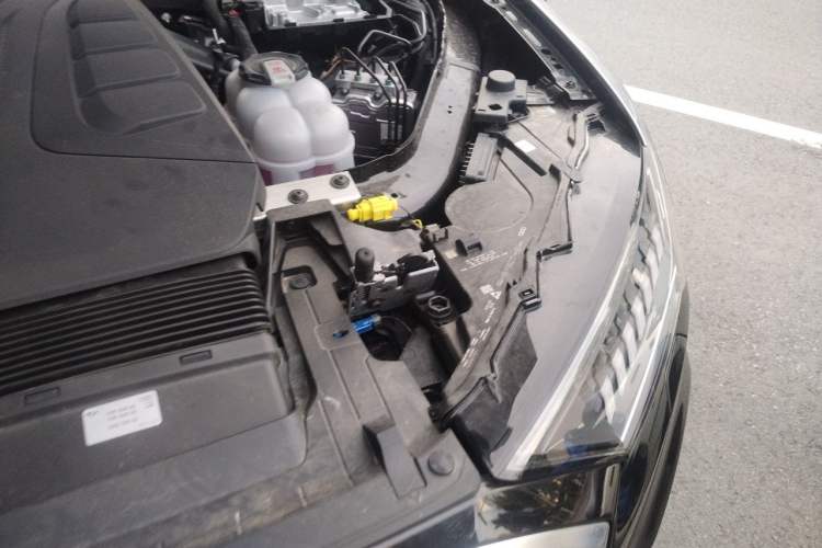 Used Audi Q7 2023 45 TFSI quattro S line Sport model Engine Bay Left