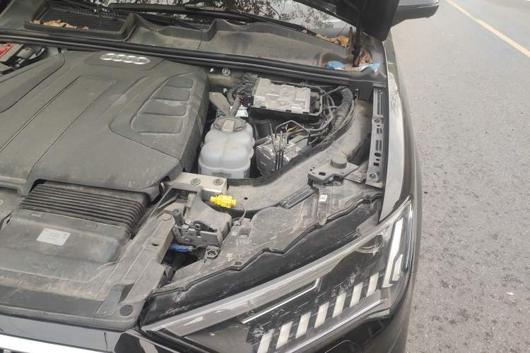 Used Audi Q7 2023 45 TFSI quattro S line Sport model Engine Bay Left