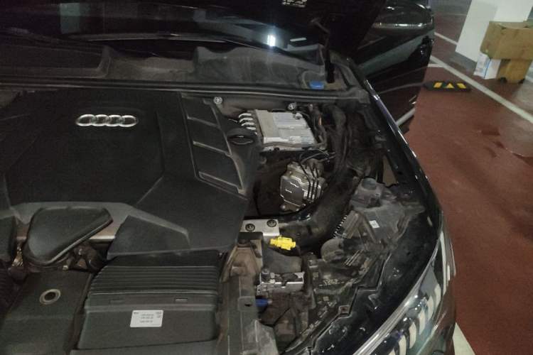 Used Audi Q7 2023 55 TFSI quattro S Prestige Edition Engine Bay Left