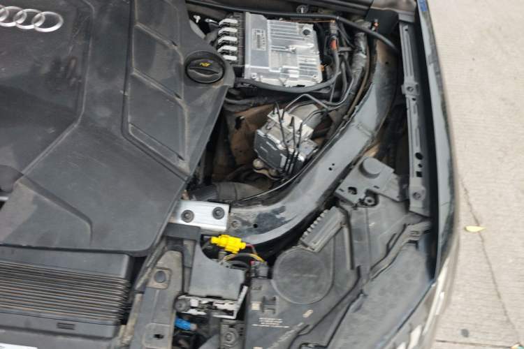 Used Audi Q7 2023 55 TFSI quattro S line Sport Edition Engine Bay Left