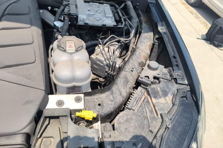 Used Audi Q7 2023 45 TFSI quattro S line Sport model Engine Bay Left