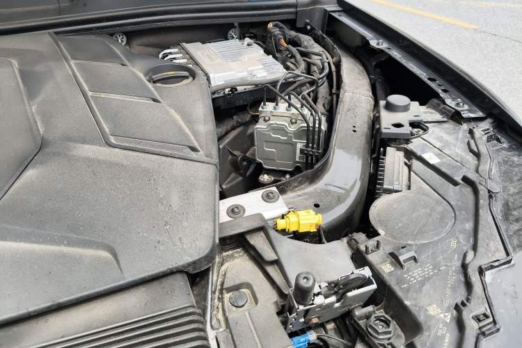 Used Audi Q7 2023 55 TFSI quattro S line Sport Edition Engine Bay Left
