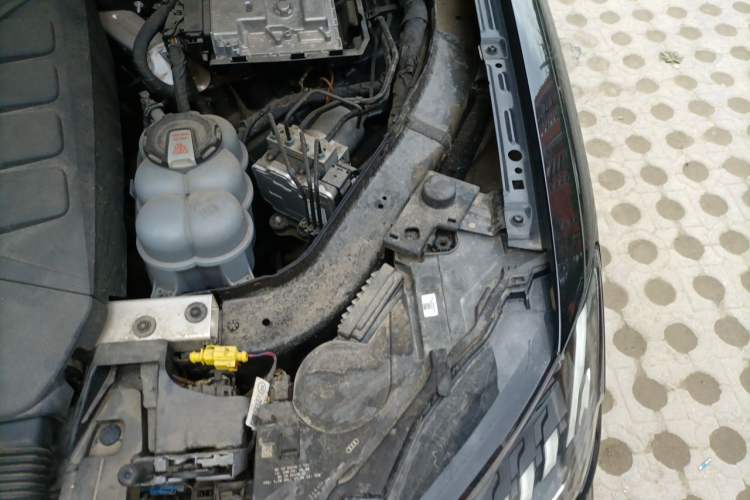 Used Audi Q7 2023 45 TFSI quattro S line Sport model Engine Bay Left