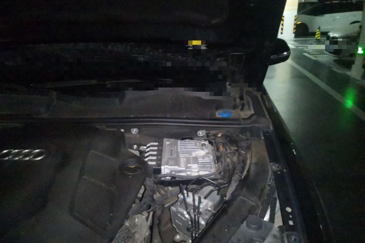 Used Audi Q7 2023 55 TFSI quattro S line Sport Edition Engine Bay Left