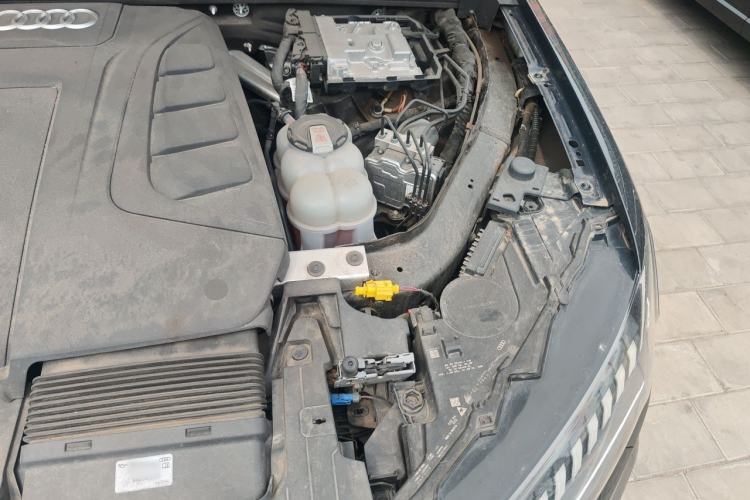 Used Audi Q7  Engine Bay Left