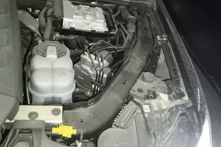 Used Audi Q7 2023 45 TFSI quattro S line Sport model Engine Bay Left