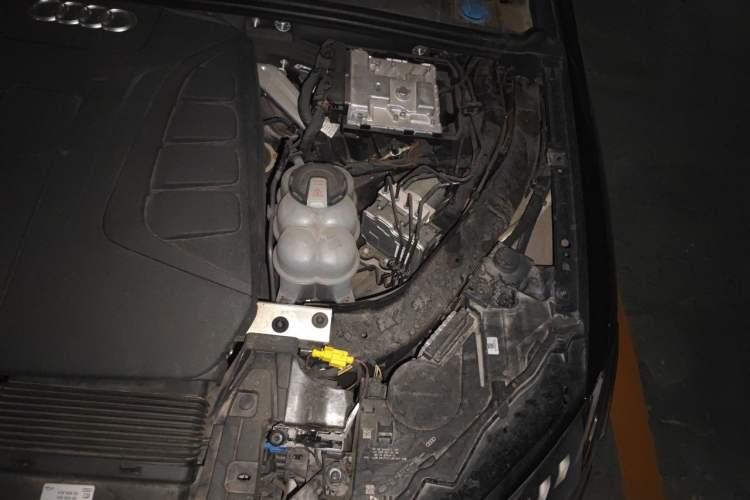 Used Audi Q7 2023 45 TFSI quattro S line Sport model Engine Bay Left