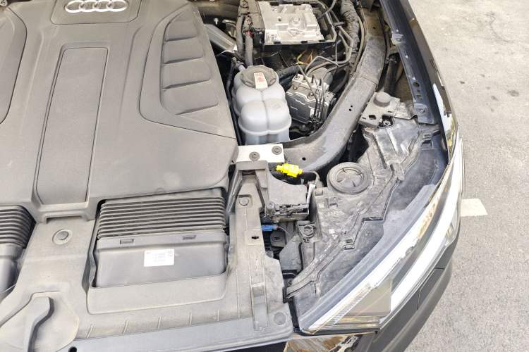Used Audi Q7 2023 45 TFSI quattro S line Sport model Engine Bay Left