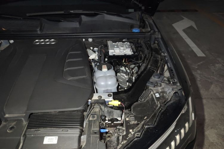 Used Audi Q7 2023 45 TFSI quattro S line Sport model Engine Bay Left