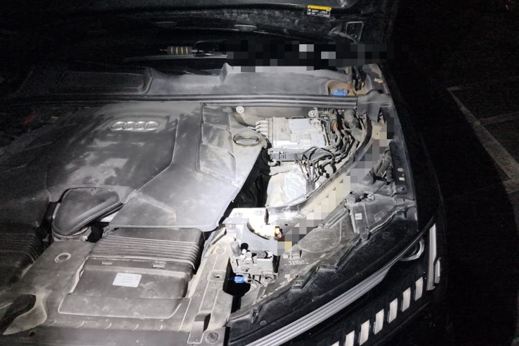Used Audi Q7 2023 55 TFSI quattro S line Sport Edition Engine Bay Left