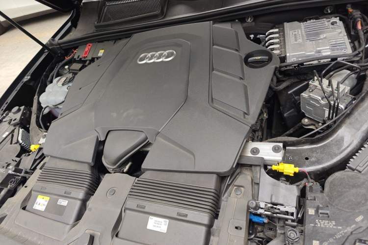 Used Audi Q7 2023 55 TFSI quattro S line Sport Edition Engine Bay Left