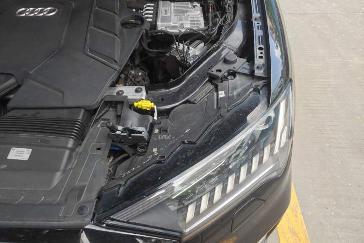 Used Audi Q7 2023 55 TFSI quattro S line Sport Edition Engine Bay Left