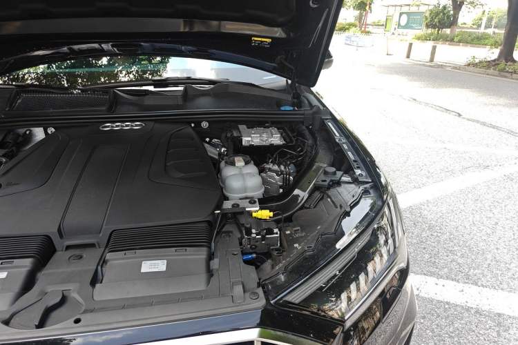 Used Audi Q7 2023 45 TFSI quattro S line Sport model Engine Bay Left