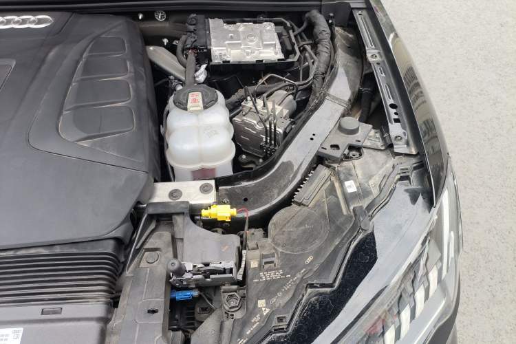 Used Audi Q7 2023 45 TFSI quattro S line Sport model Engine Bay Left