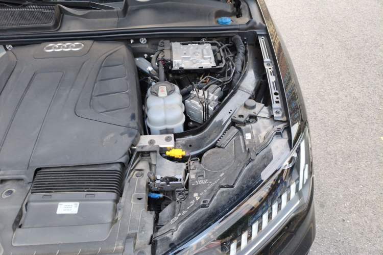 Used Audi Q7 2023 45 TFSI quattro S line Sport model Engine Bay Left