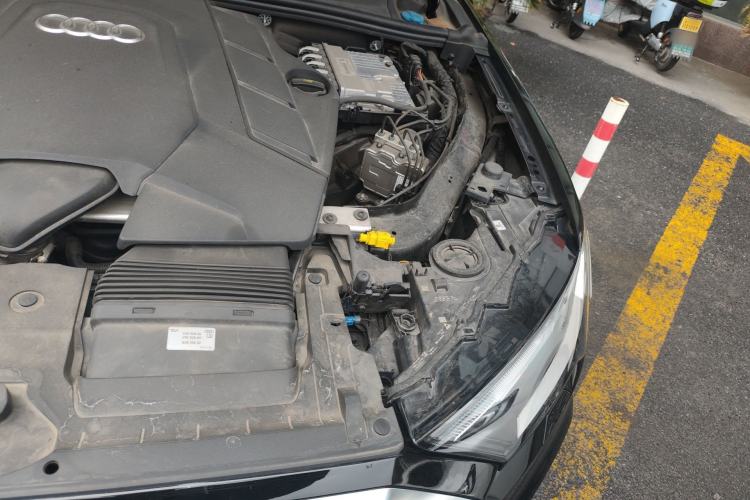 Used Audi Q7 2023 55 TFSI quattro S line Sport Edition Engine Bay Left