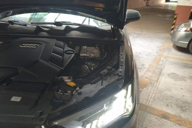 Used Audi Q7 2023 55 TFSI quattro S line Sport Edition Engine Bay Left