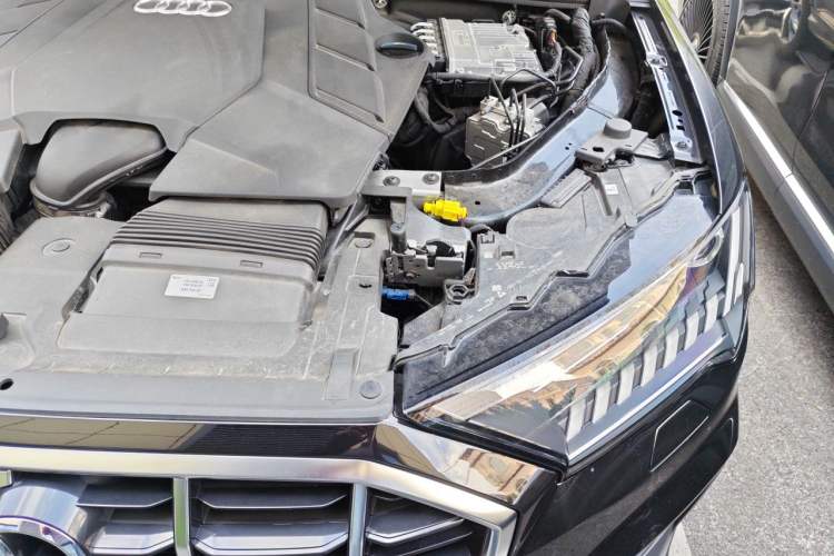 Used Audi Q7 2023 55 TFSI quattro S line Sport Edition Engine Bay Left