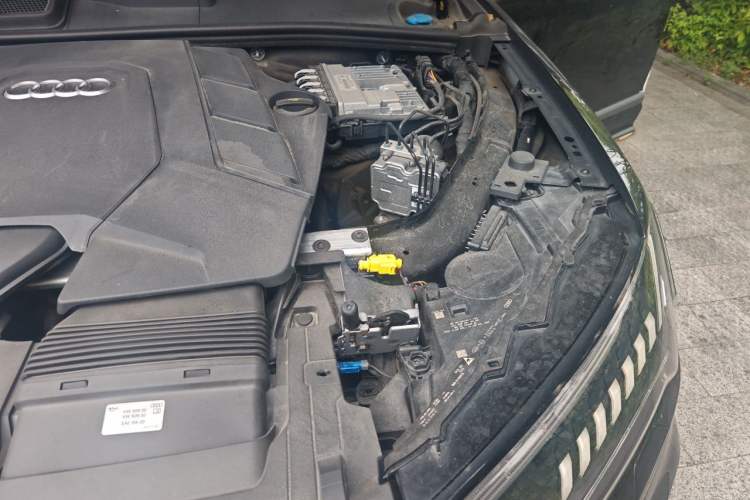 Used Audi Q7 2023 55 TFSI quattro S line Sport Edition Engine Bay Left