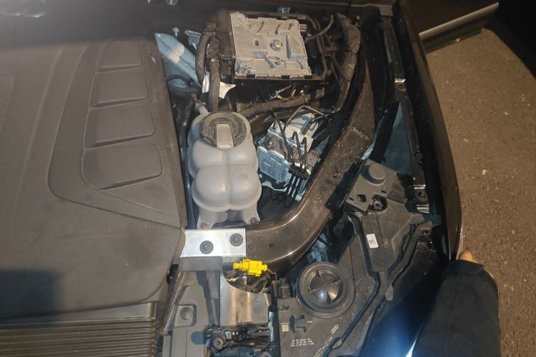 Used Audi Q7 2023 45 TFSI quattro S line Sport model Engine Bay Left