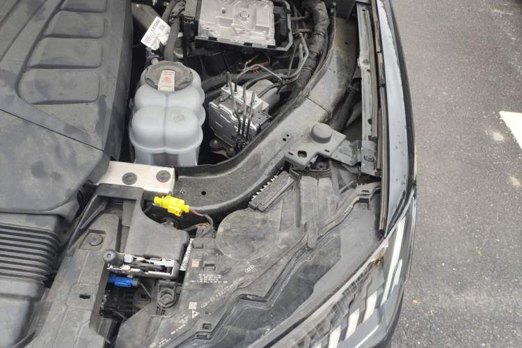 Used Audi Q7 2023 45 TFSI quattro S line Sport model Engine Bay Left