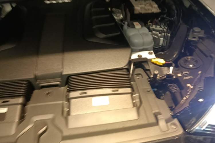 Used Audi Q7 2023 45 TFSI quattro S line Sport model Engine Bay Left