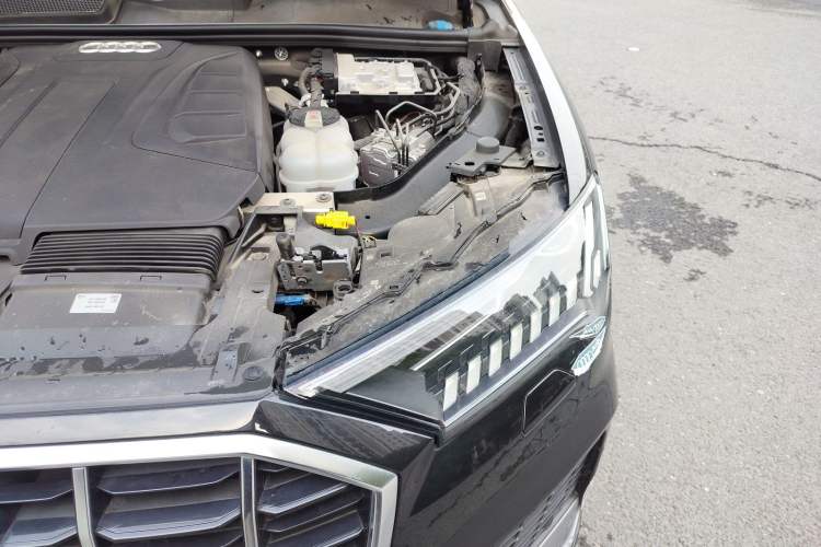 Used Audi Q7 2023 45 TFSI quattro S line Sport model Engine Bay Left