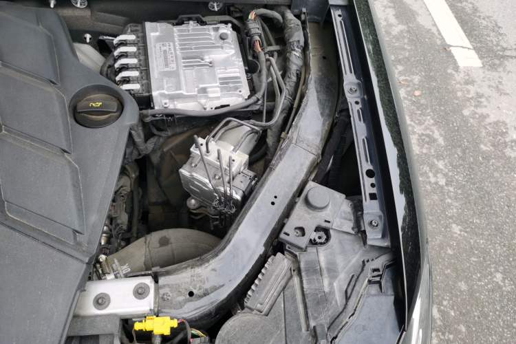 Used Audi Q7 2023 55 TFSI quattro S line Sport Edition Engine Bay Left