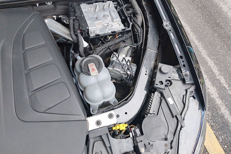 Used Audi Q7 2023 45 TFSI quattro S line Sport model Engine Bay Left