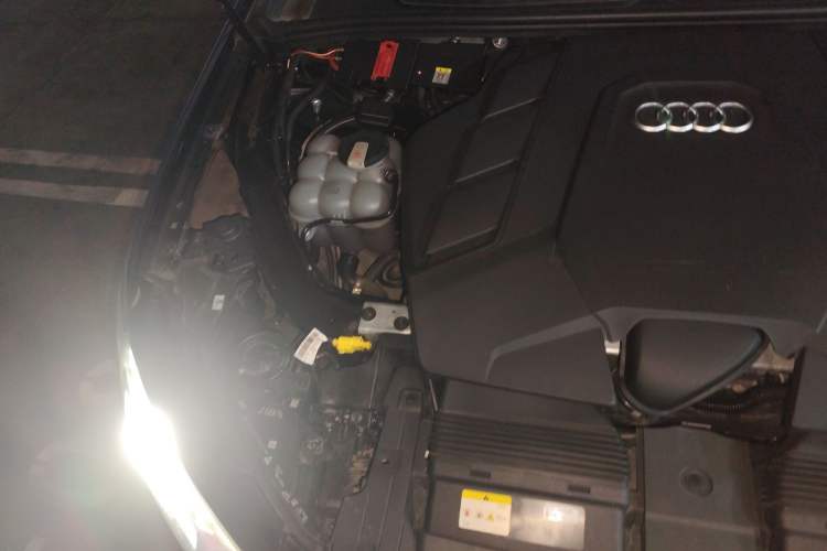 Used Audi Q7 2023 55 TFSI quattro S line Sport Edition Engine Bay Right