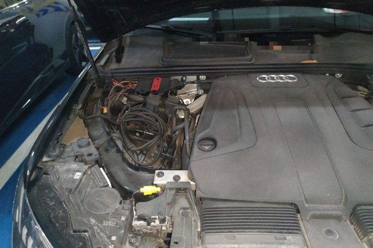 Used Audi Q7 2023 45 TFSI quattro S line Sport model Engine Bay Right