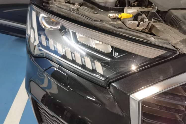 Used Audi Q7 2023 55 TFSI quattro S line Sport Edition Engine Bay Right