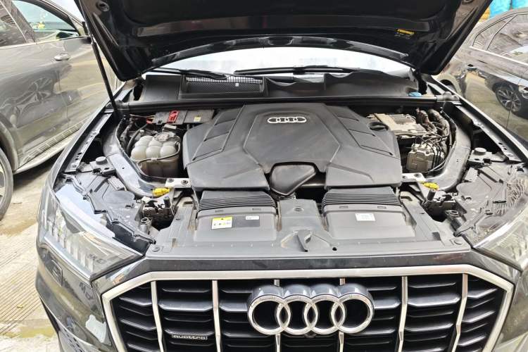 Used Audi Q7 2023 55 TFSI quattro S line Sport Edition Engine Bay Right