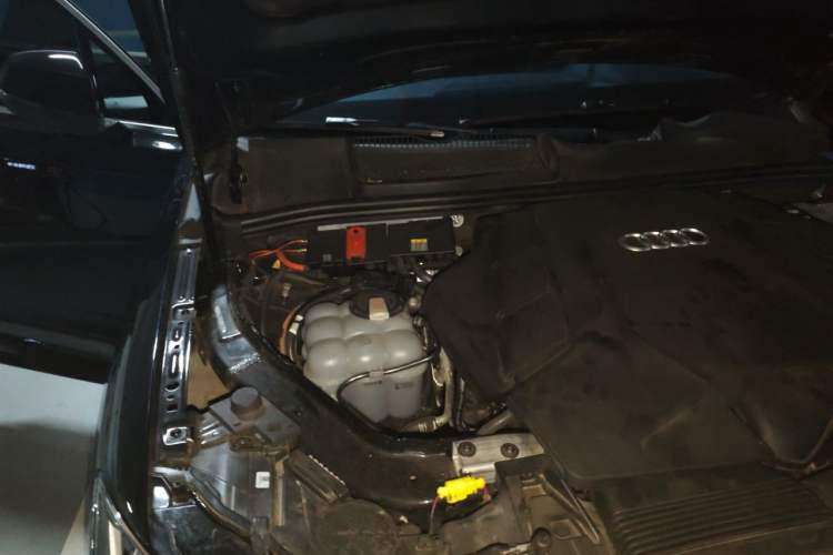 Used Audi Q7 2023 55 TFSI quattro S line Sport Edition Engine Bay Right