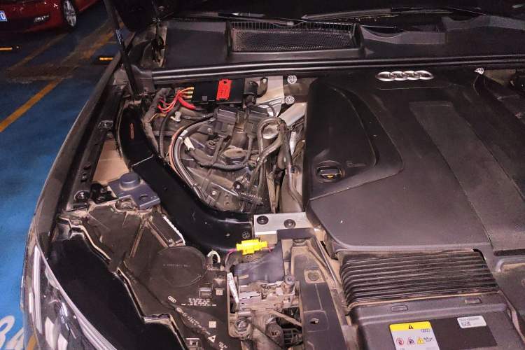 Used Audi Q7 2023 45 TFSI quattro S line Sport model Engine Bay Right