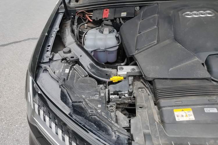 Used Audi Q7 2023 55 TFSI quattro S line Sport Edition Engine Bay Right