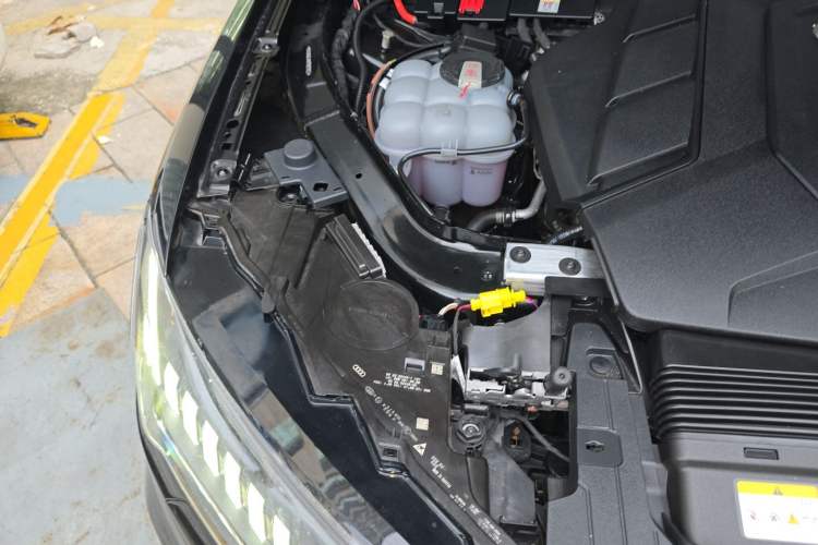 Used Audi Q7 2023 55 TFSI quattro S line Sport Edition Engine Bay Right