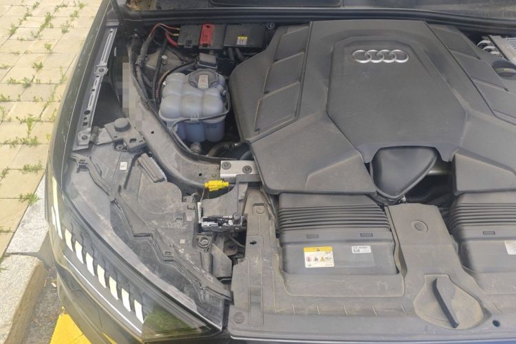 Used Audi Q7 2023 55 TFSI quattro S line Sport Edition Engine Bay Right