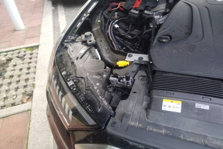 Used Audi Q7 2023 45 TFSI quattro S line Sport model Engine Bay Right