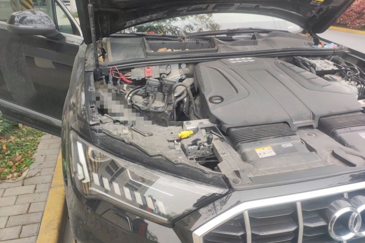 Used Audi Q7 2023 45 TFSI quattro S line Sport model Engine Bay Right