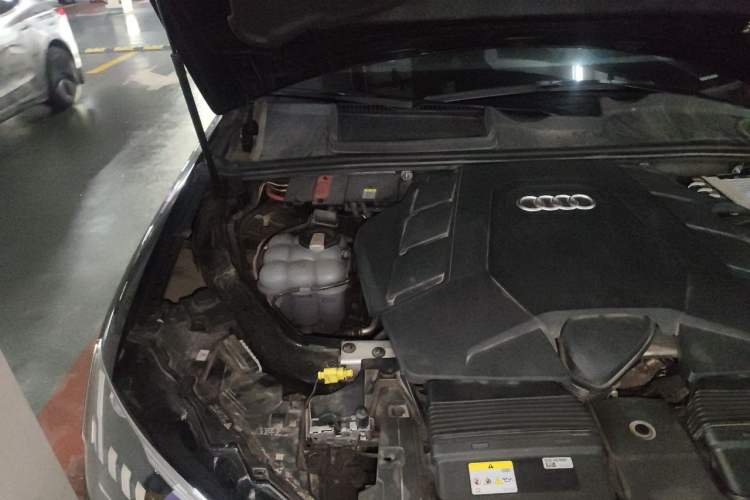Used Audi Q7 2023 55 TFSI quattro S Prestige Edition Engine Bay Right