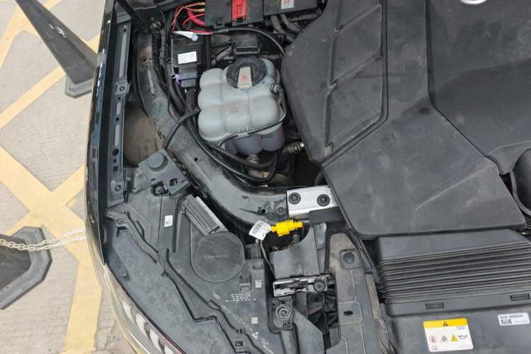 Used Audi Q7 2023 55 TFSI quattro S line Sport Edition Engine Bay Right