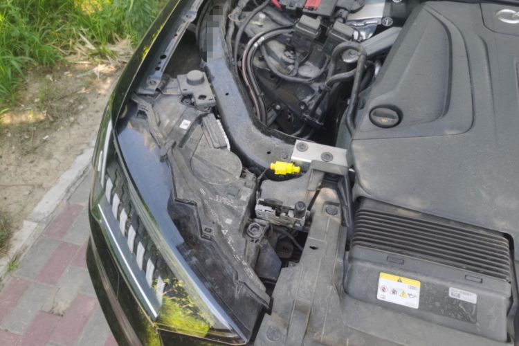 Used Audi Q7 2023 45 TFSI quattro S line Sport model Engine Bay Right